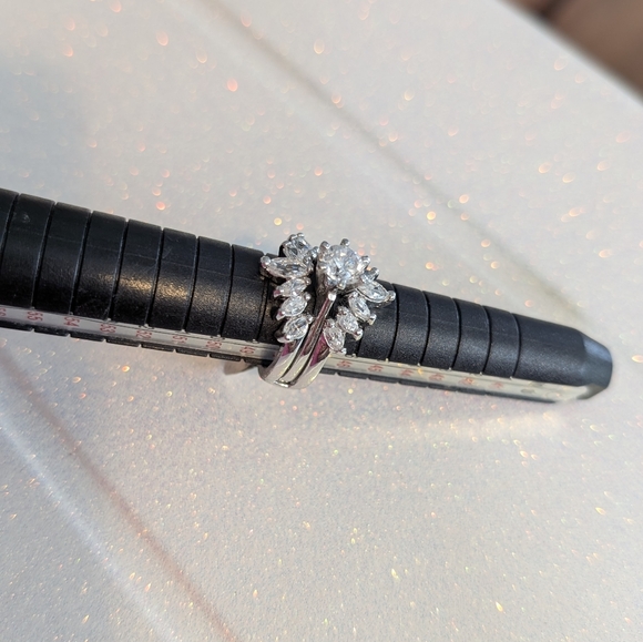 Elegant Silver Wedding Ring Set with Marquise Guard - Picture 6 of 6